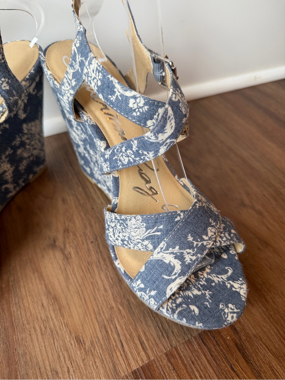 American Rag Blue Floral Print Wedge Sandals. Size 10